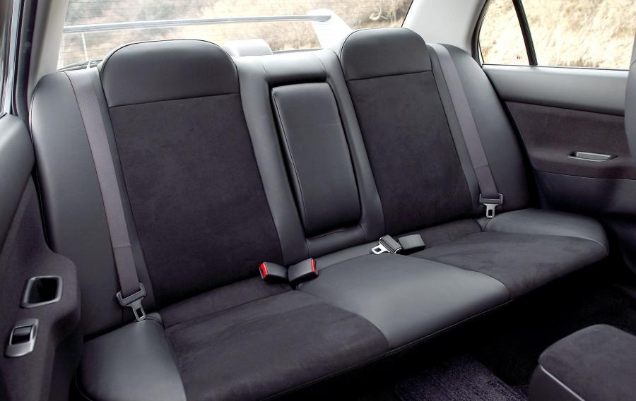 Интерьер Mitsubishi Lancer Evolution IX 2005 года  (фото 8 из 32)